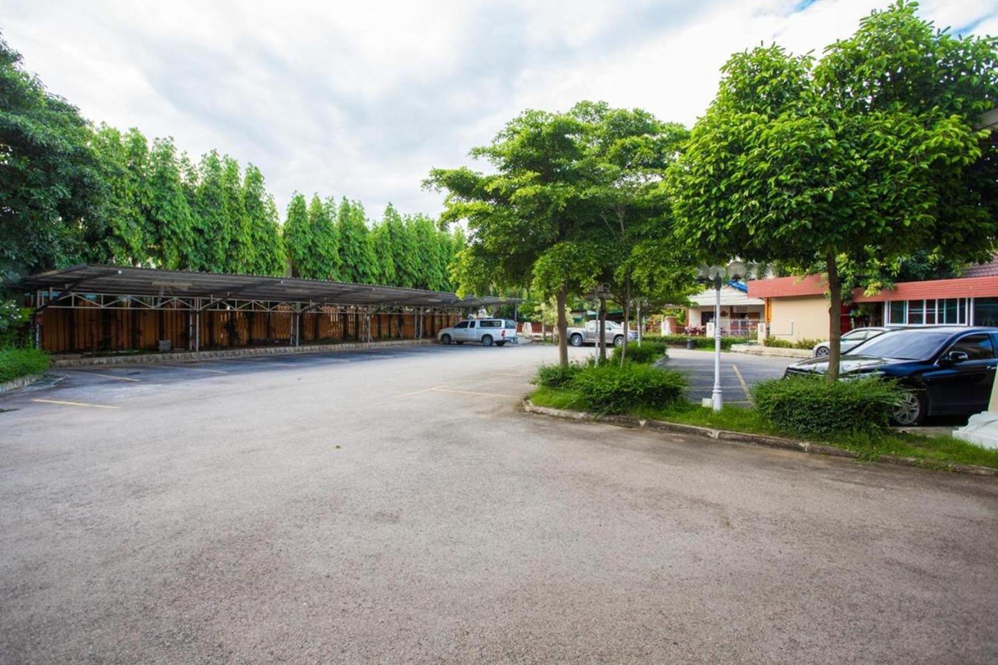 Good View Residence Lampang Esterno foto